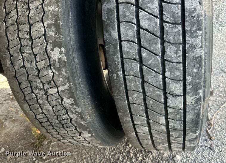 image for item DR2715 2005 Utility 3000R refrigerated van trailer