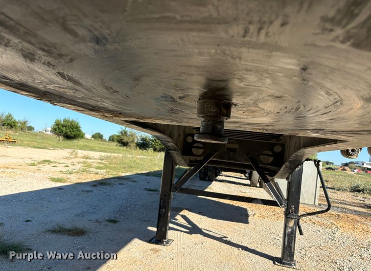 image for item DS2531 2018 Transcraft flatbed trailer