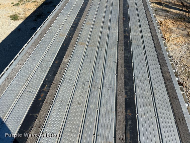 image for item DS2531 2018 Transcraft flatbed trailer