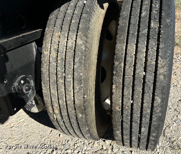 image for item DS2531 2018 Transcraft flatbed trailer