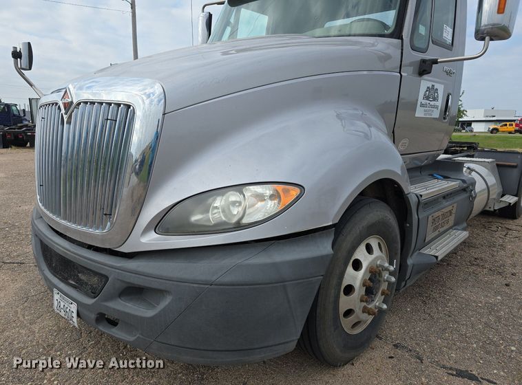 image for item DS4813 2014 International Eagle ProStar semi truck