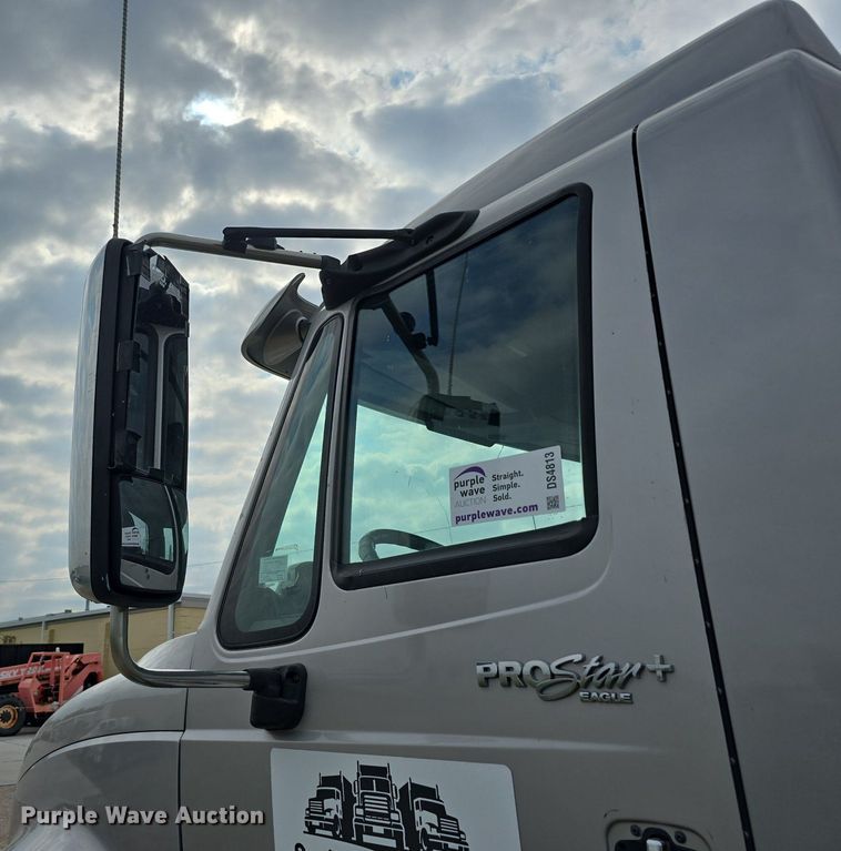 image for item DS4813 2014 International Eagle ProStar semi truck