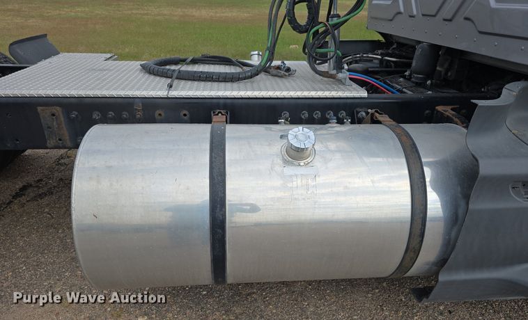 image for item DS4813 2014 International Eagle ProStar semi truck