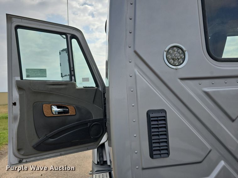 image for item DS4813 2014 International Eagle ProStar semi truck