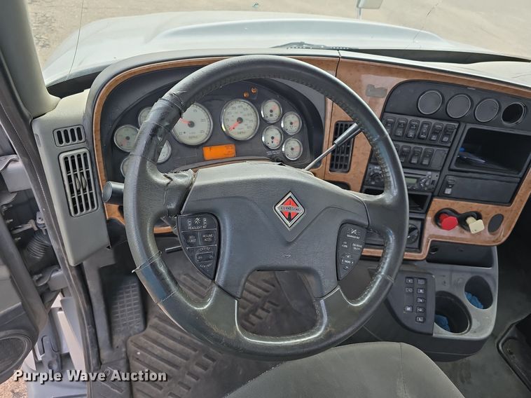 image for item DS4813 2014 International Eagle ProStar semi truck