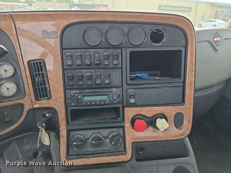 image for item DS4813 2014 International Eagle ProStar semi truck