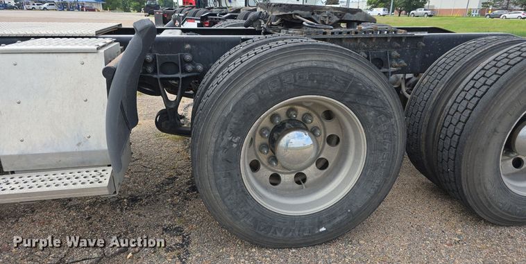 image for item DS4813 2014 International Eagle ProStar semi truck