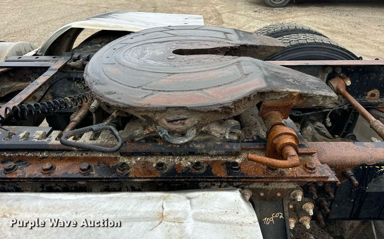 image for item DT2001 2009 Mack  CUX613 semi truck