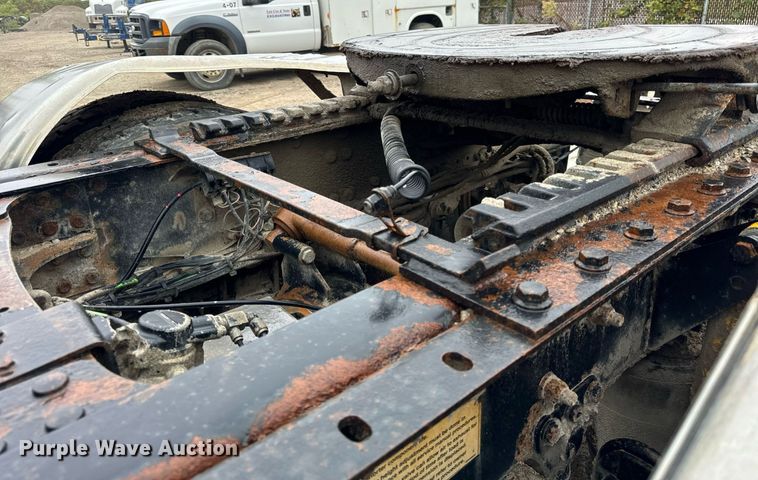 image for item DT2001 2009 Mack  CUX613 semi truck