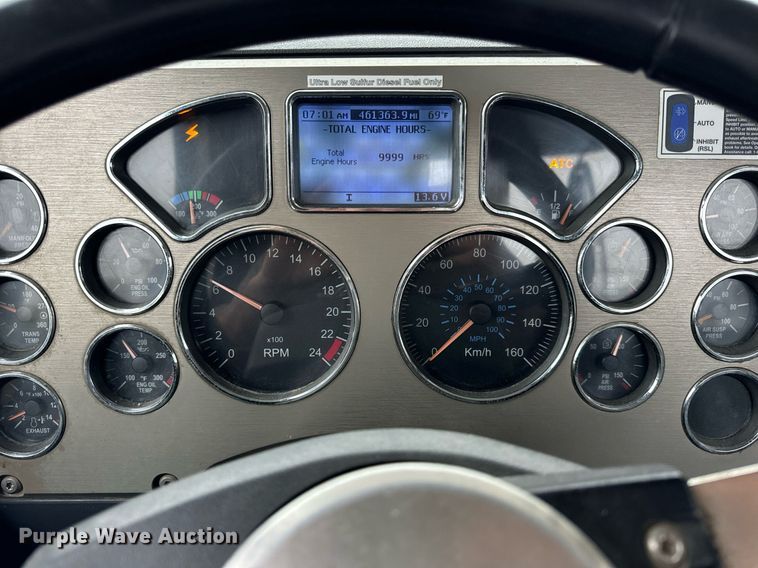 image for item DT2001 2009 Mack  CUX613 semi truck