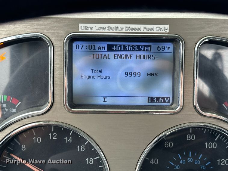 image for item DT2001 2009 Mack  CUX613 semi truck