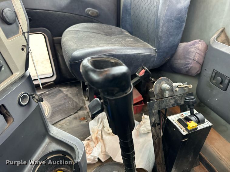 image for item DT2001 2009 Mack  CUX613 semi truck