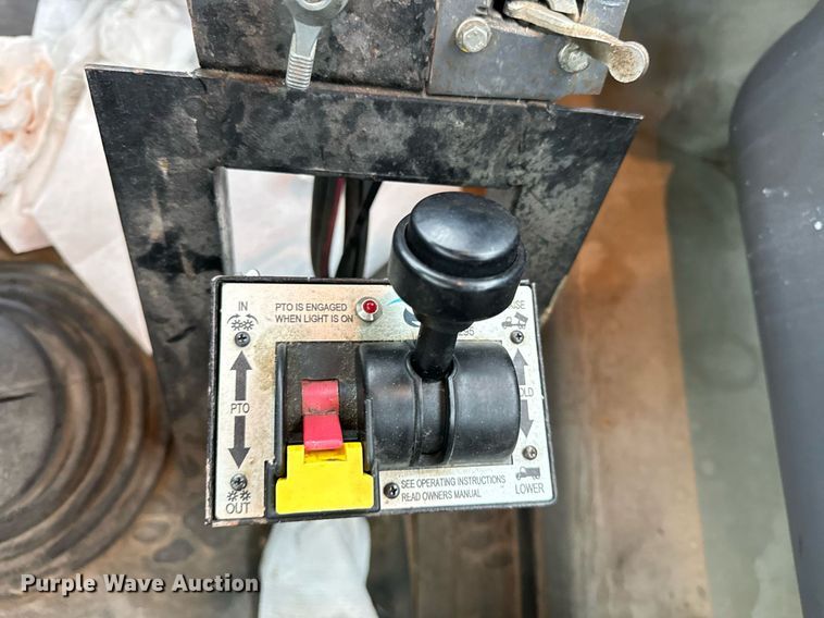 image for item DT2001 2009 Mack  CUX613 semi truck