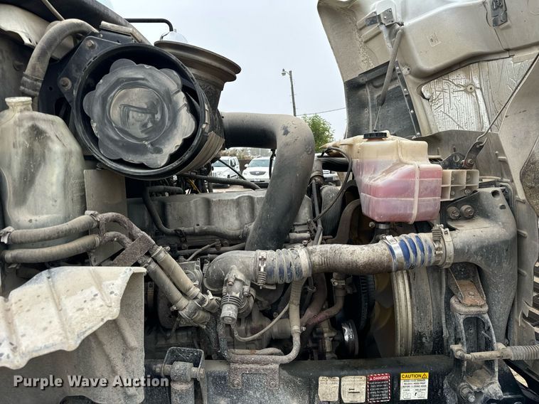 image for item DT2001 2009 Mack  CUX613 semi truck