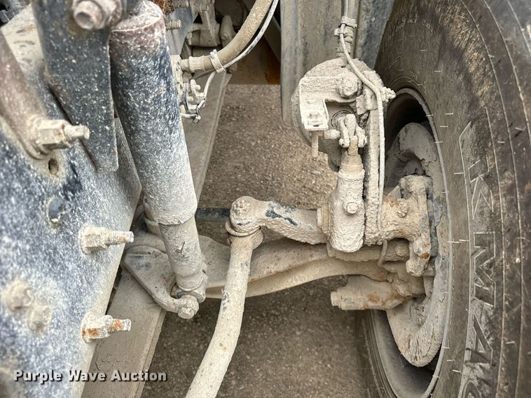 image for item DT2001 2009 Mack  CUX613 semi truck