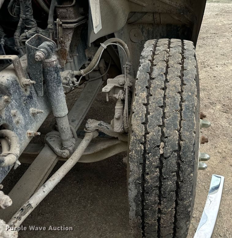 image for item DT2001 2009 Mack  CUX613 semi truck