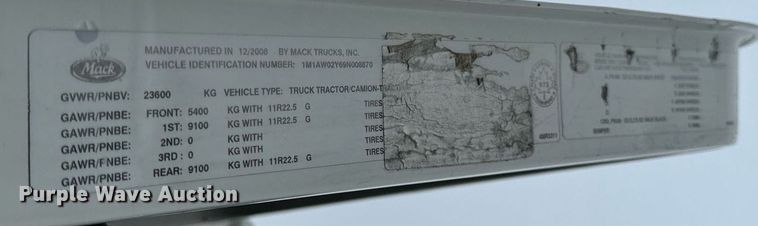image for item DT2001 2009 Mack  CUX613 semi truck