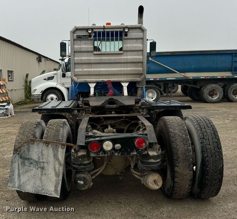 image for item DT2002 2003 Kenworth T800 semi truck