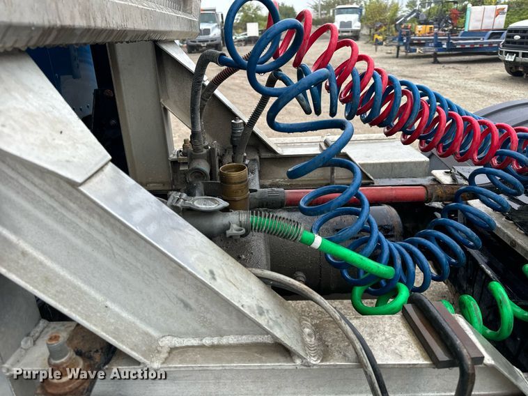 image for item DT2002 2003 Kenworth T800 semi truck