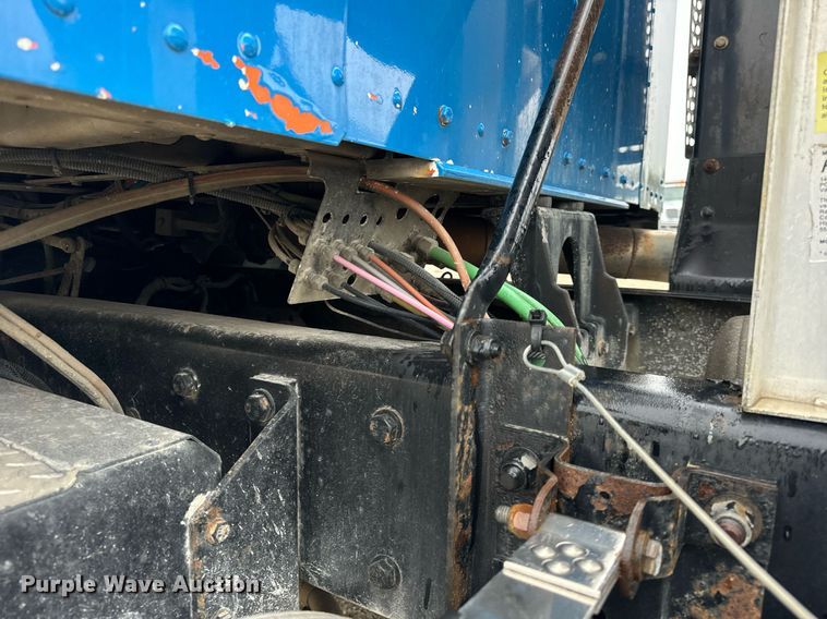 image for item DT2002 2003 Kenworth T800 semi truck