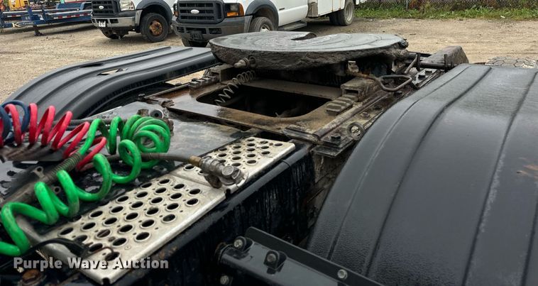 image for item DT2002 2003 Kenworth T800 semi truck