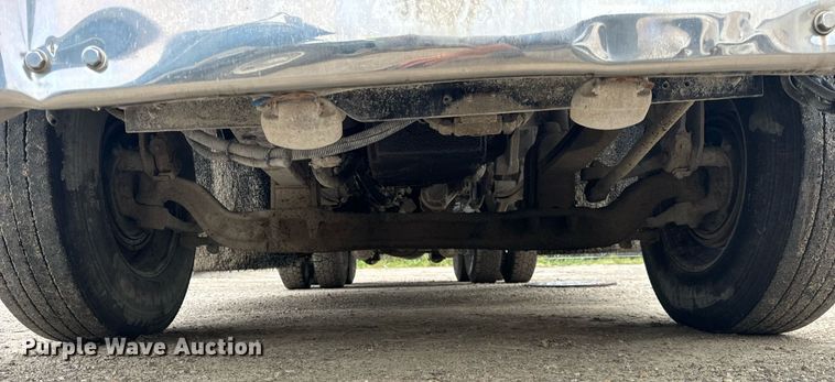 image for item DT2002 2003 Kenworth T800 semi truck