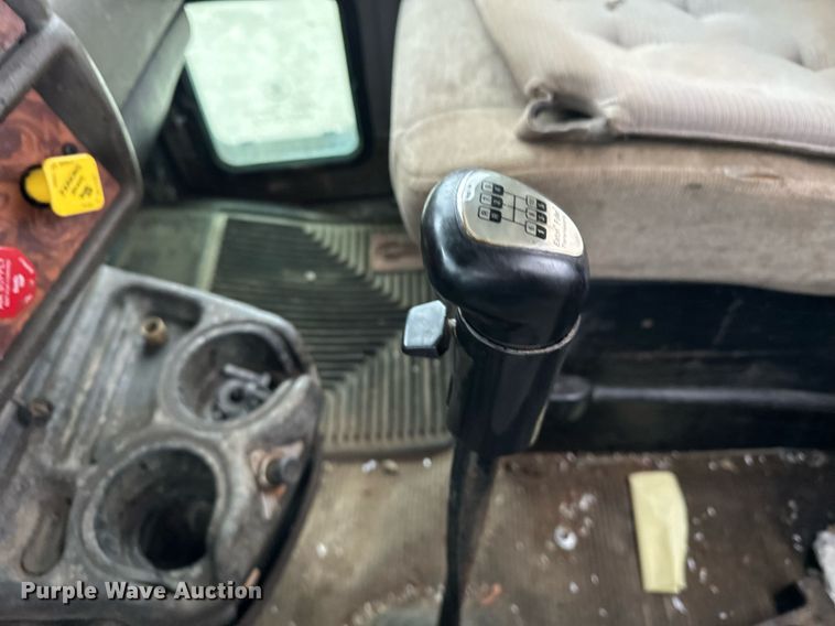 image for item DT2002 2003 Kenworth T800 semi truck