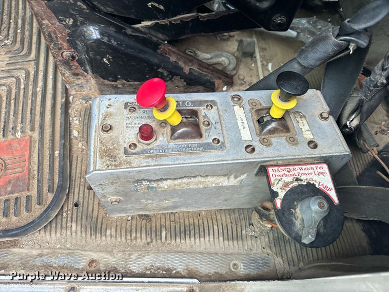 image for item DT2002 2003 Kenworth T800 semi truck