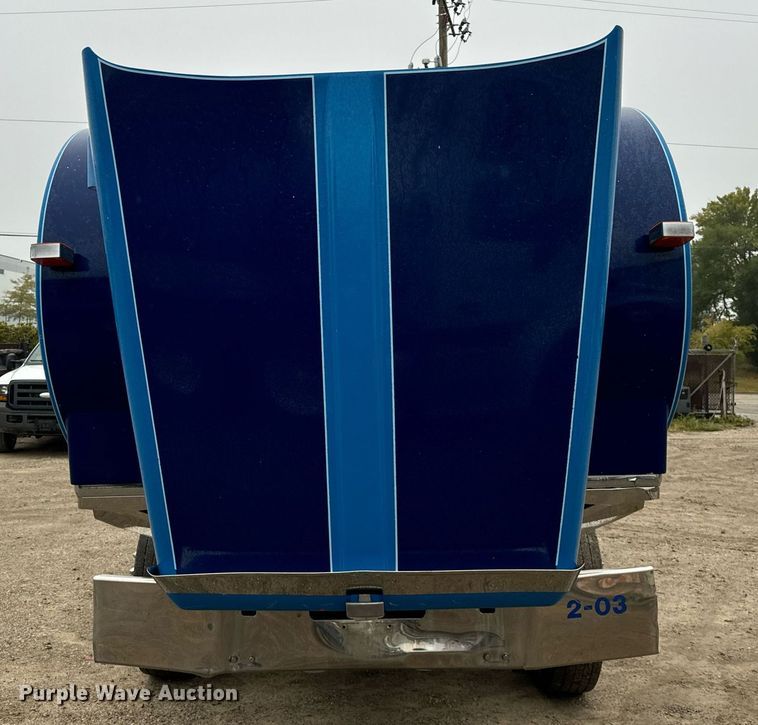 image for item DT2002 2003 Kenworth T800 semi truck