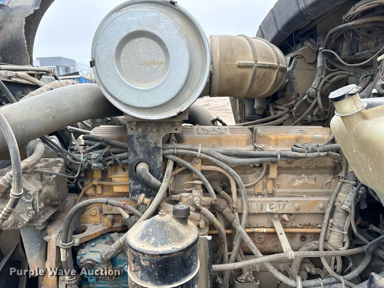 image for item DT2002 2003 Kenworth T800 semi truck