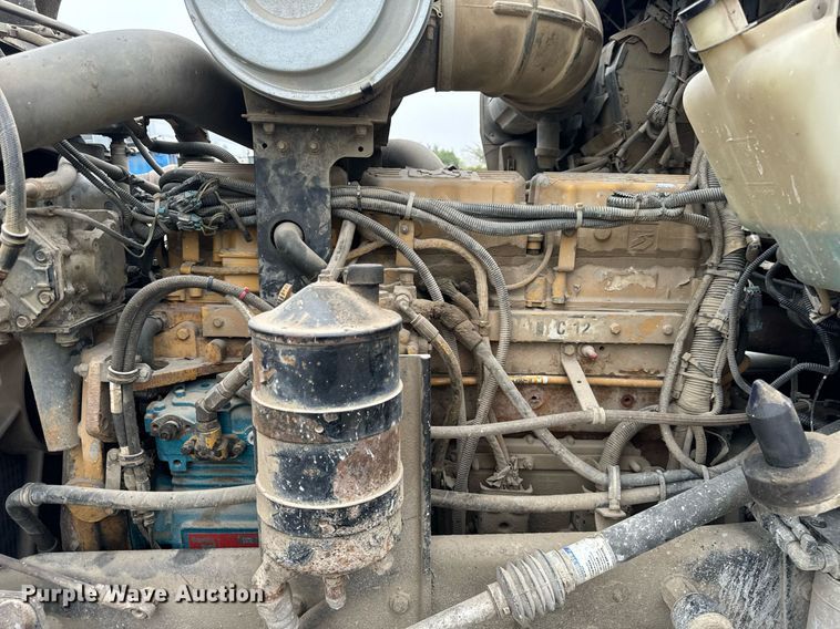 image for item DT2002 2003 Kenworth T800 semi truck