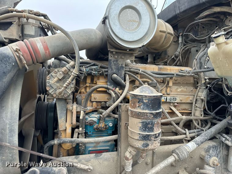 image for item DT2002 2003 Kenworth T800 semi truck