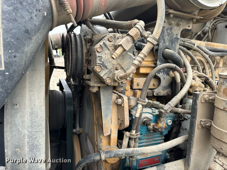 image for item DT2002 2003 Kenworth T800 semi truck