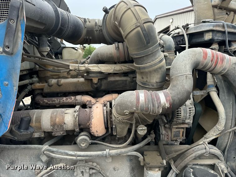 image for item DT2002 2003 Kenworth T800 semi truck