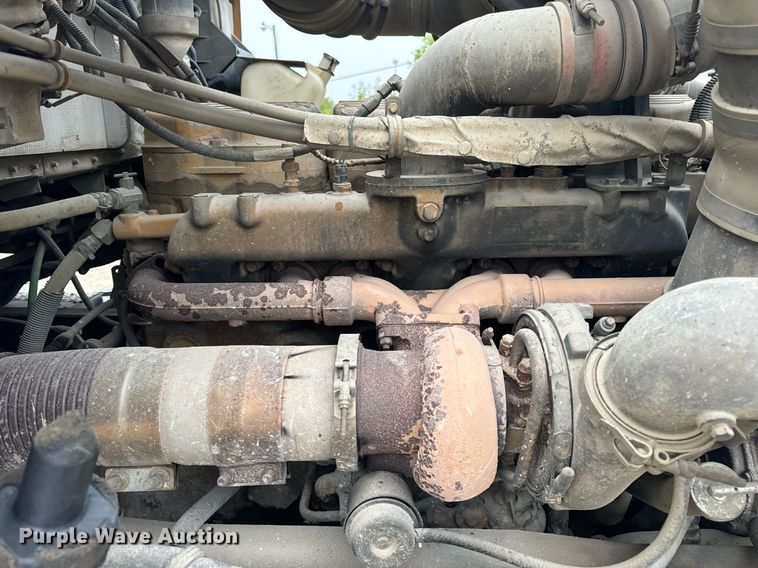 image for item DT2002 2003 Kenworth T800 semi truck