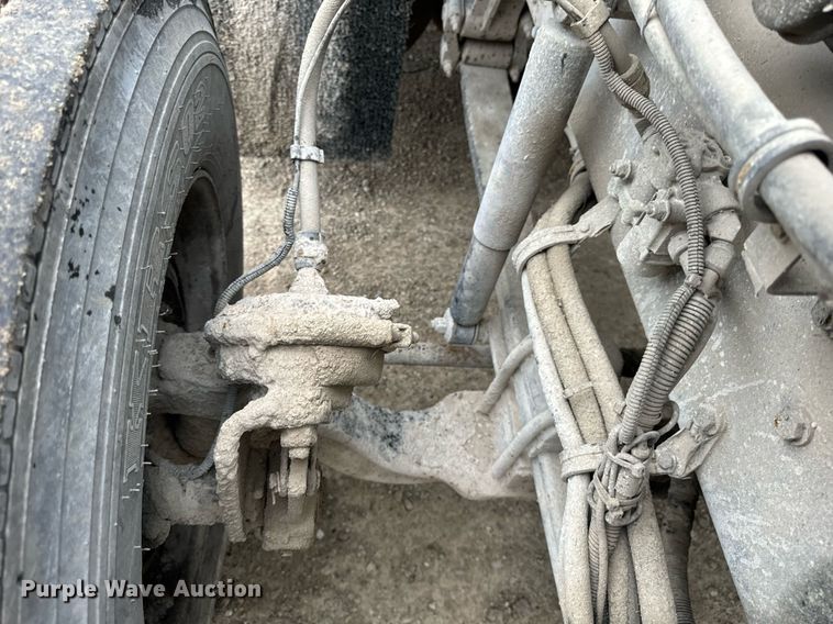 image for item DT2002 2003 Kenworth T800 semi truck