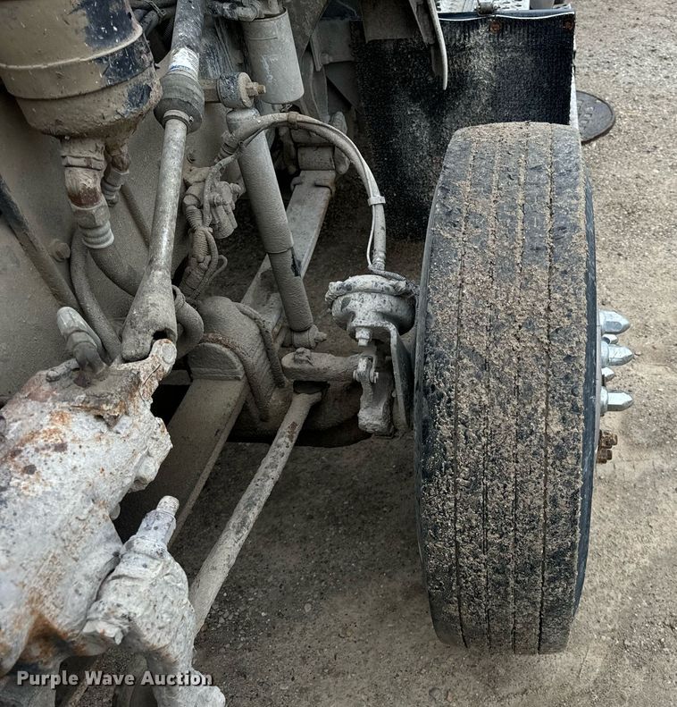 image for item DT2002 2003 Kenworth T800 semi truck