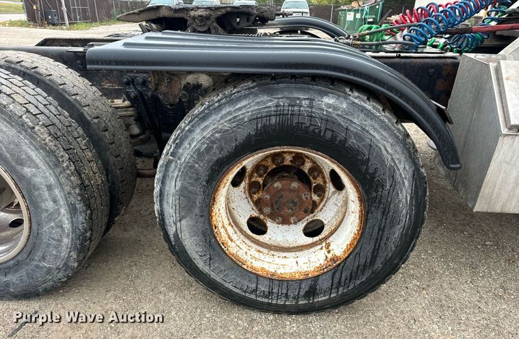 image for item DT2002 2003 Kenworth T800 semi truck