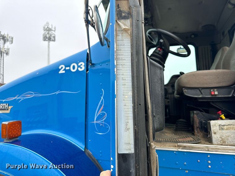 image for item DT2002 2003 Kenworth T800 semi truck