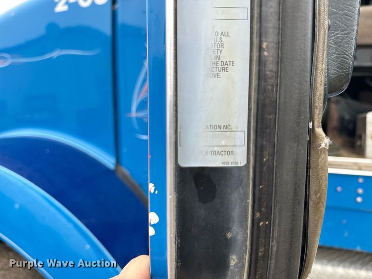 image for item DT2002 2003 Kenworth T800 semi truck