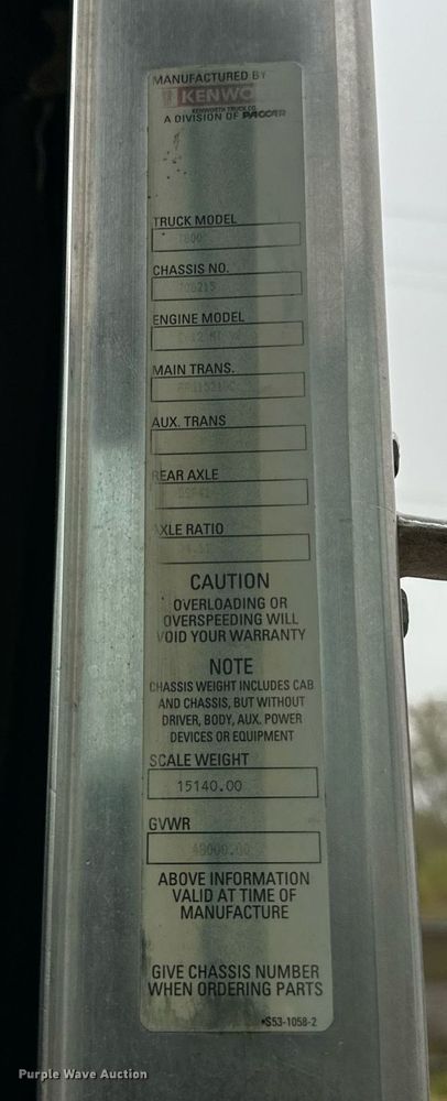 image for item DT2002 2003 Kenworth T800 semi truck