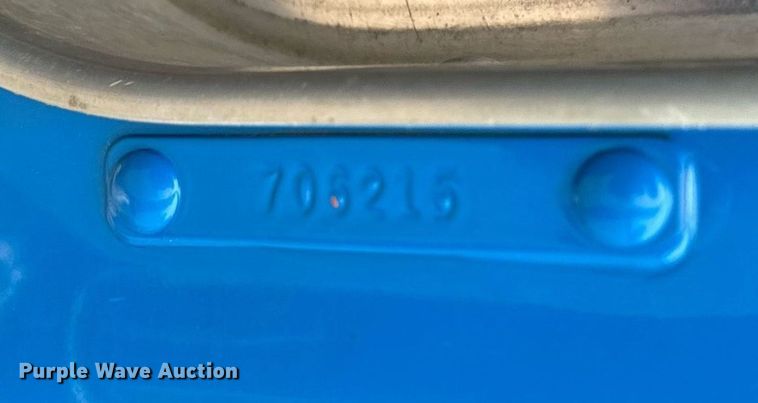 image for item DT2002 2003 Kenworth T800 semi truck