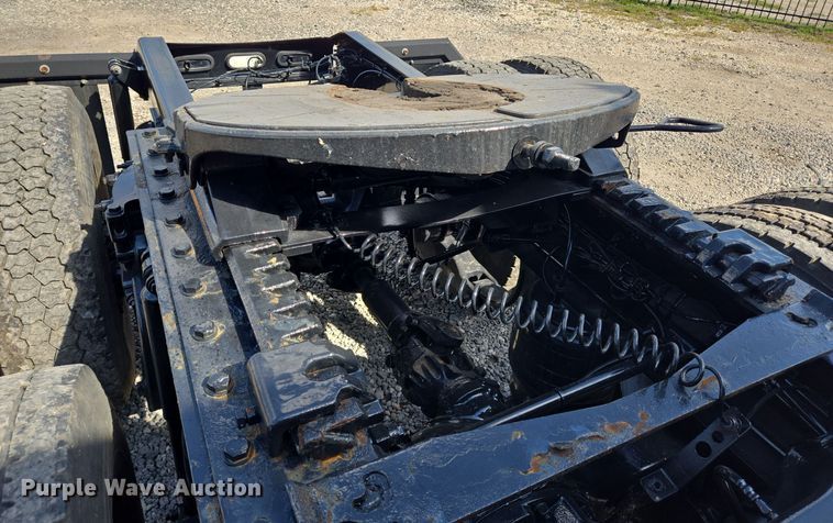 image for item DT5279 2021 Peterbilt 579 semi truck