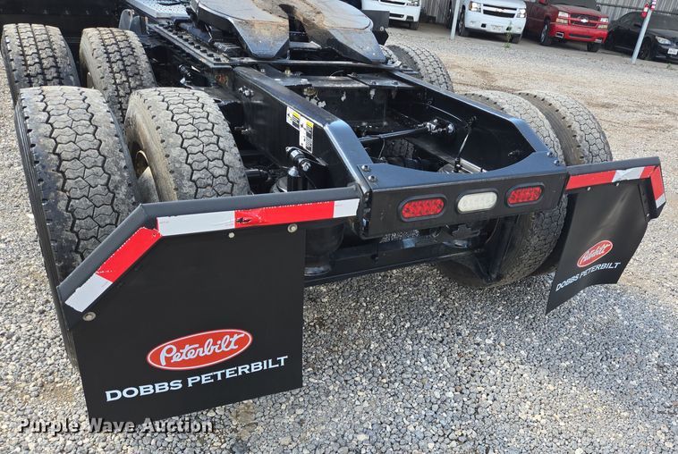 image for item DT5279 2021 Peterbilt 579 semi truck