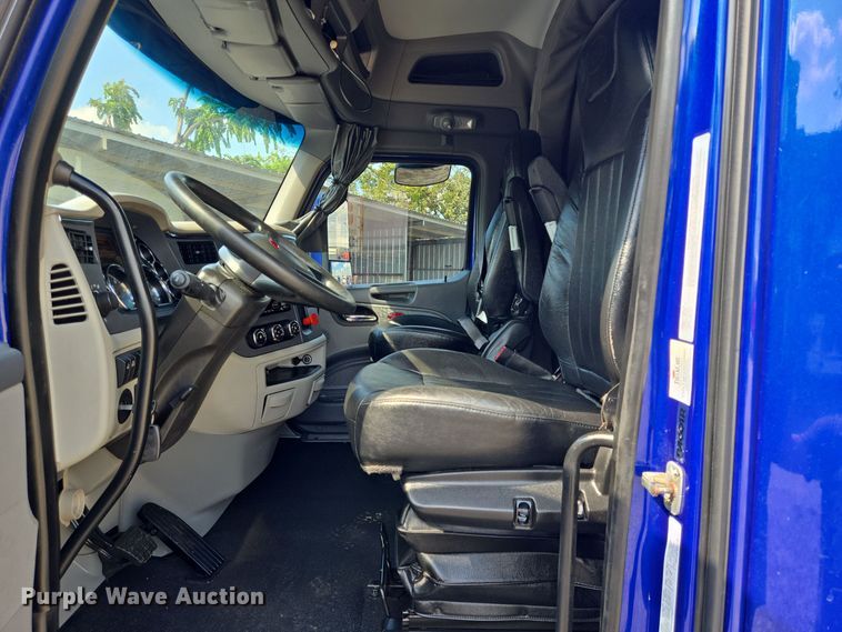 image for item DT5279 2021 Peterbilt 579 semi truck