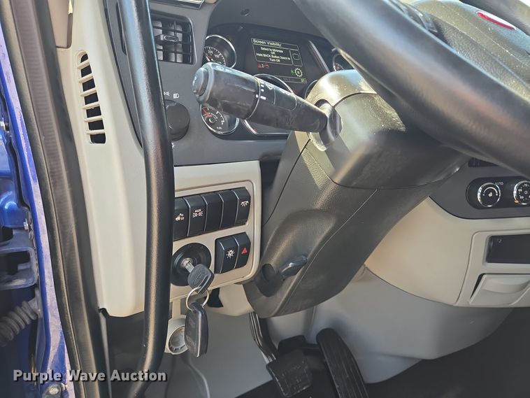 image for item DT5279 2021 Peterbilt 579 semi truck