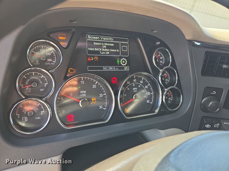 image for item DT5279 2021 Peterbilt 579 semi truck