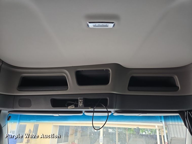 image for item DT5279 2021 Peterbilt 579 semi truck