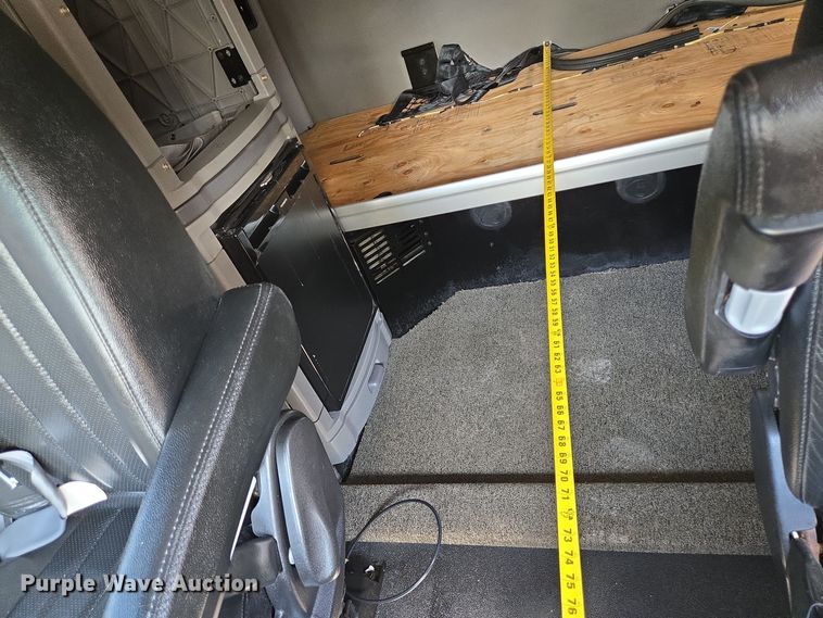 image for item DT5279 2021 Peterbilt 579 semi truck