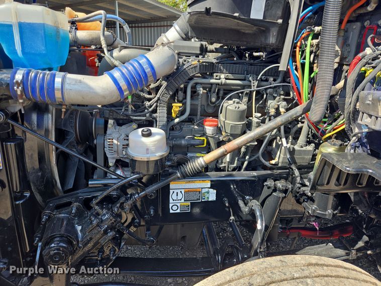 image for item DT5279 2021 Peterbilt 579 semi truck